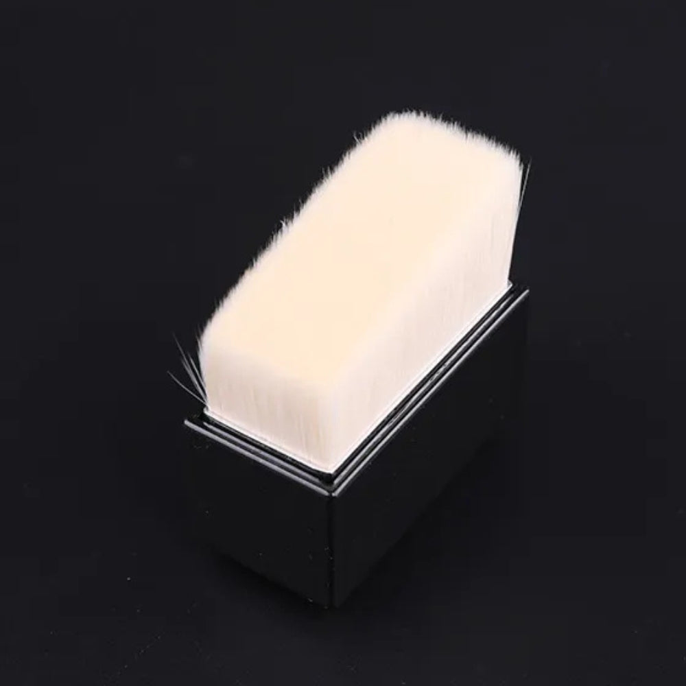 F106 Flat Foundation Brush Flawless, Streak-Free Application 4