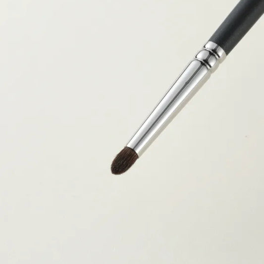 Professional crease brush for defining and contouring the eye 2