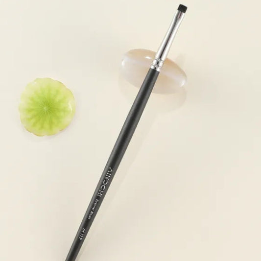 Precision flat brush for gel, cream, and powder eyeliner 2