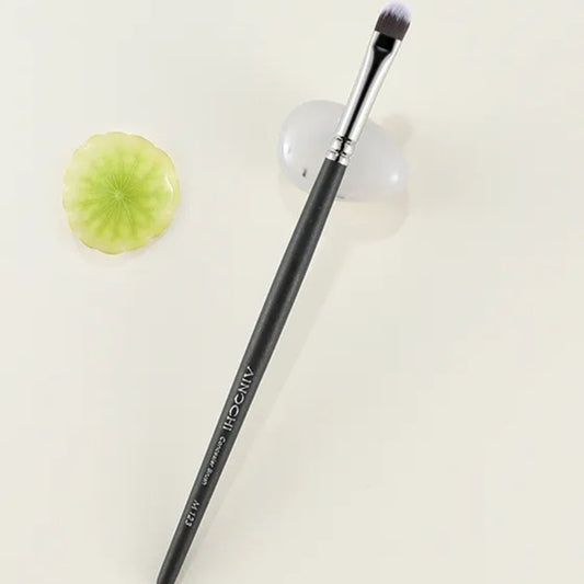 Soft bristle concealer brush for streak-free blending 2