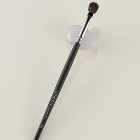 Professional-quality eyeshadow brush for even application 2