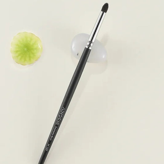 Premium goat hair bristles for seamless blending 2