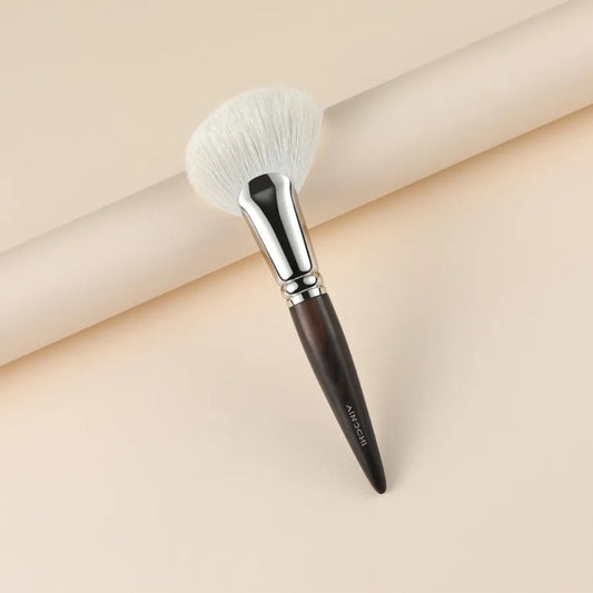 Angled fan contour brush for precise definition 2
