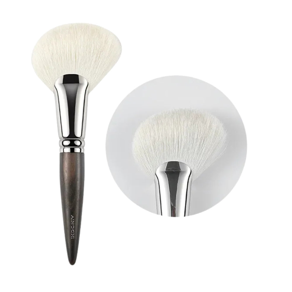 Angled fan contour brush for precise definition 1