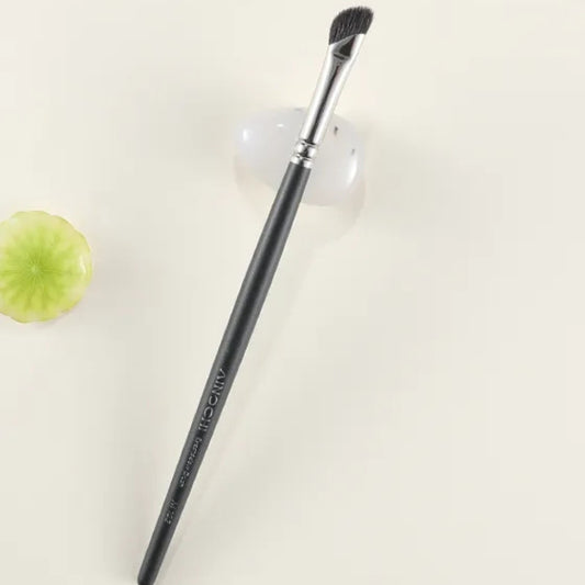Ainochi M152 Sickle Detail Eyeshadow  Makeup Brush - Precision Shading & Defined Blending