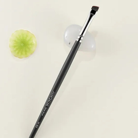 Essential eyebrow filling and sculpting brush for beauty lovers 2