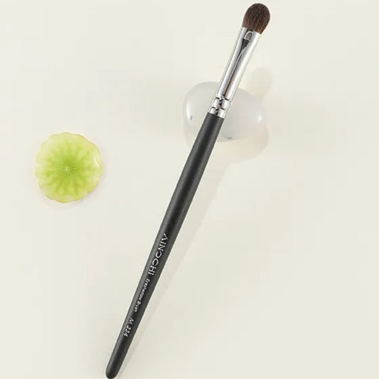 Professional makeup blending brush with ultra-soft pony hair bristles 2
