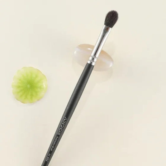 Professional-quality eyeshadow brush for precision blending 2