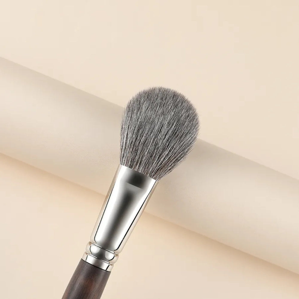 Round flat blush brush for seamless application 3