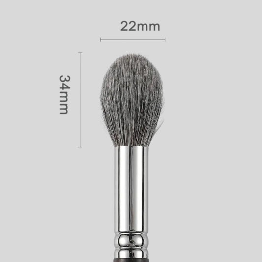 Soft tapered highlight brush for precise application 2