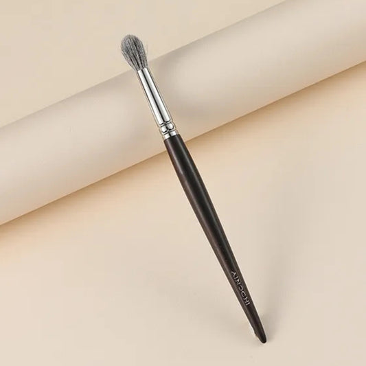 Ultra-soft squirrel hair highlighter brush 2