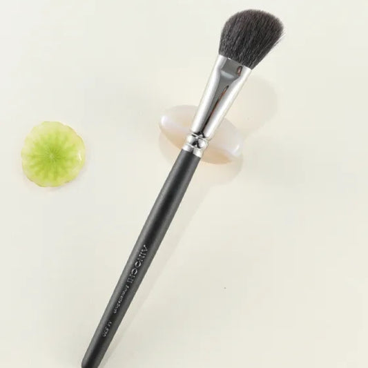 Professional contour brush for flawless definition 2