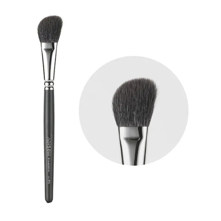 Professional contour brush for flawless definition 1