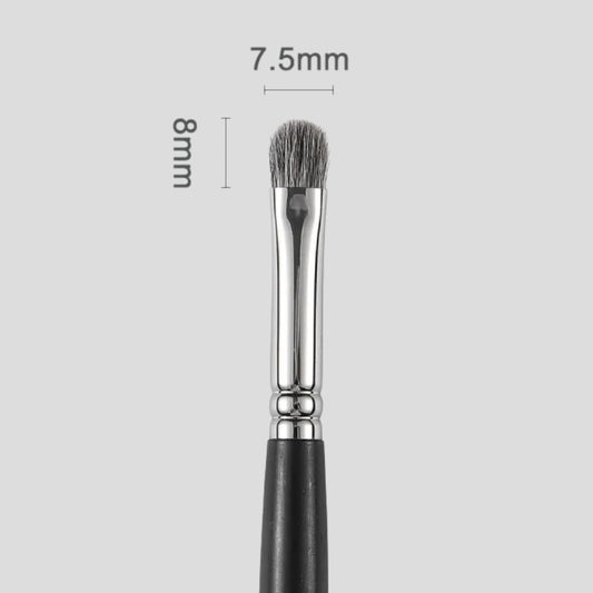Professional eyeshadow brush for lash line detailing 2