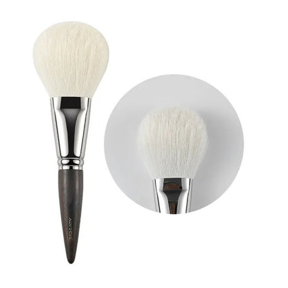Round powder brush for seamless blending 1