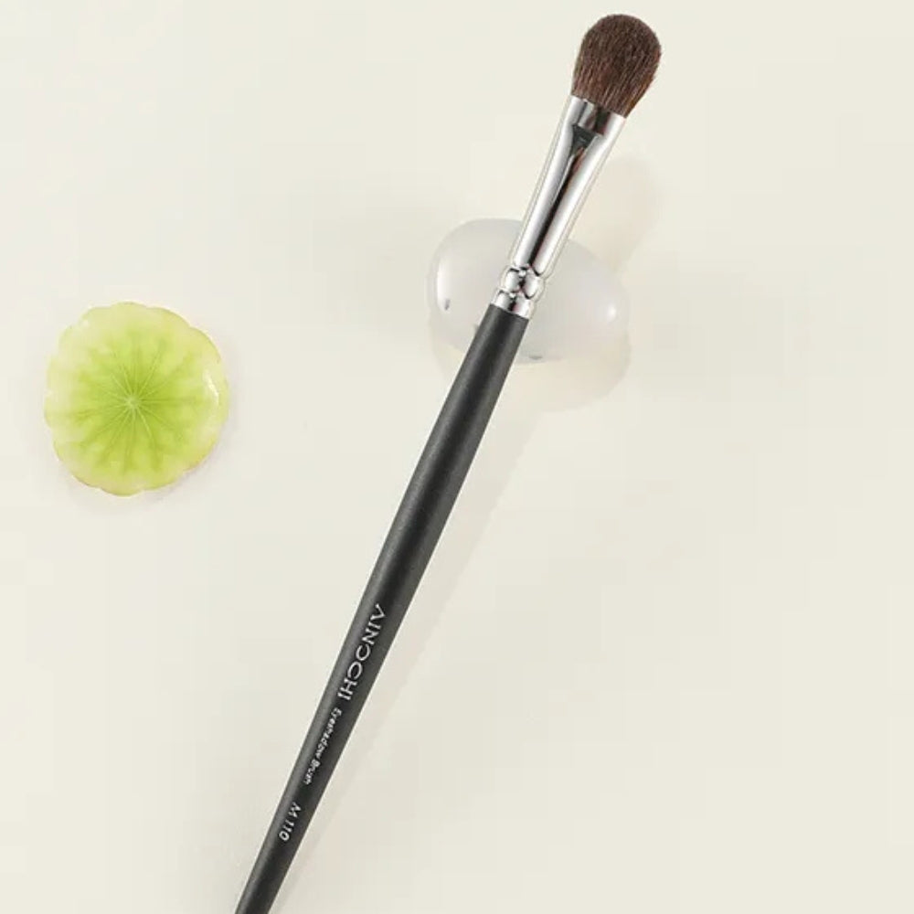 Soft pony hair makeup brush for smooth blending 2