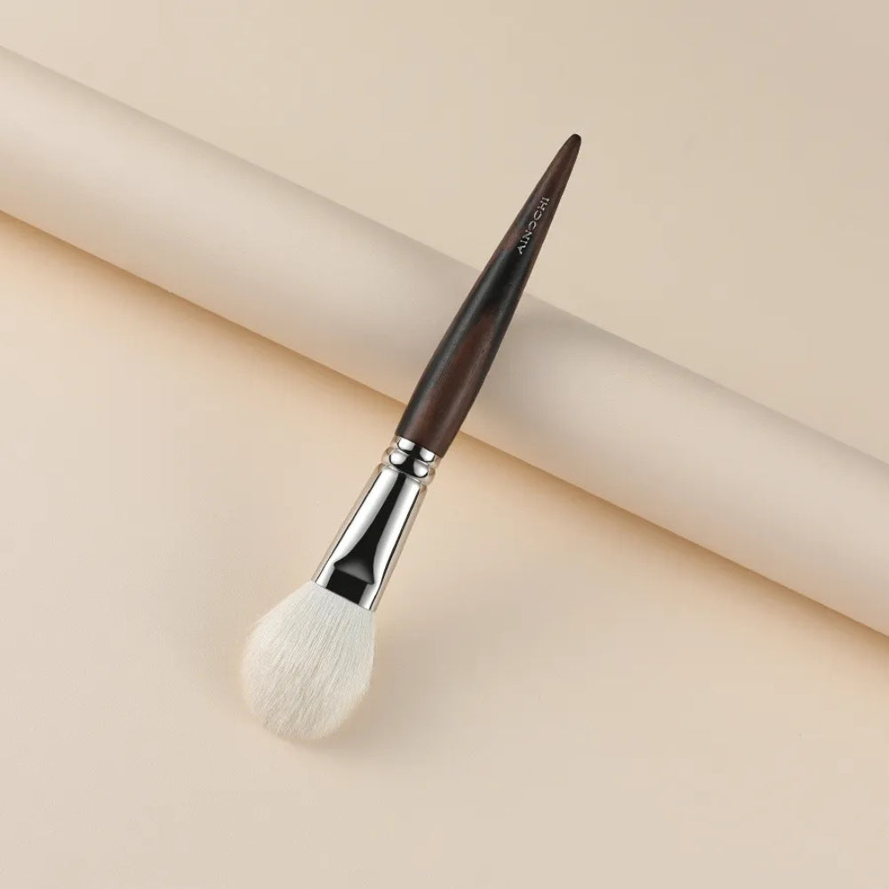 Soft goat hair makeup brush for smooth blending 2