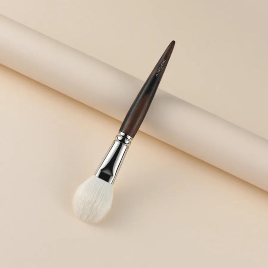 Soft goat hair makeup brush for smooth blending 2