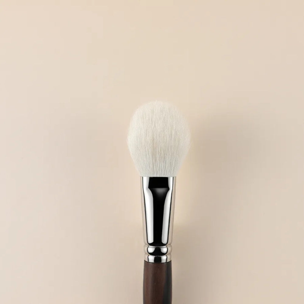 Soft goat hair makeup brush for smooth blending 3