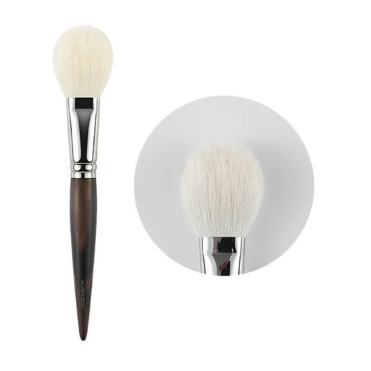 Soft goat hair makeup brush for smooth blending 1