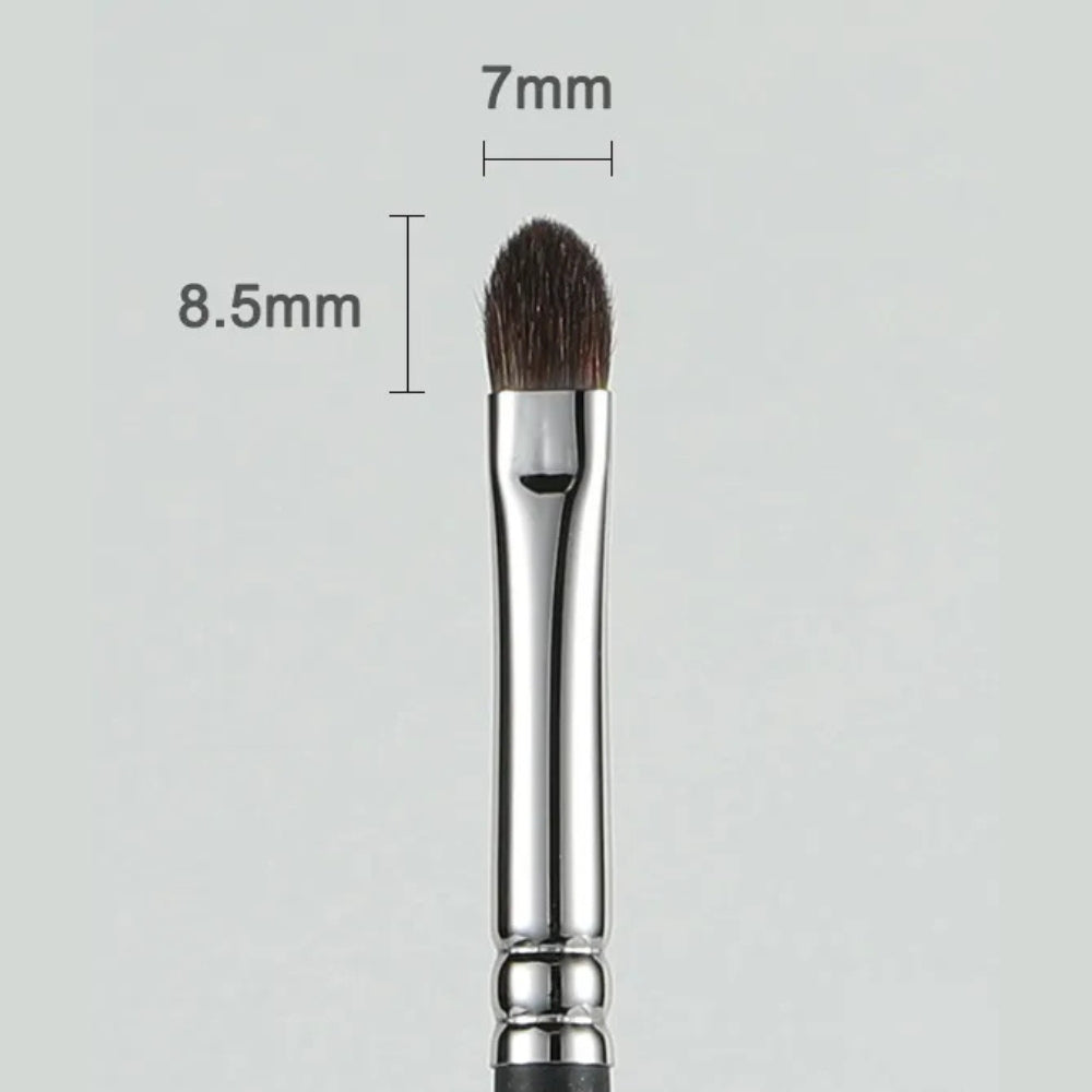 Professional-quality eyeshadow blending brush 5
