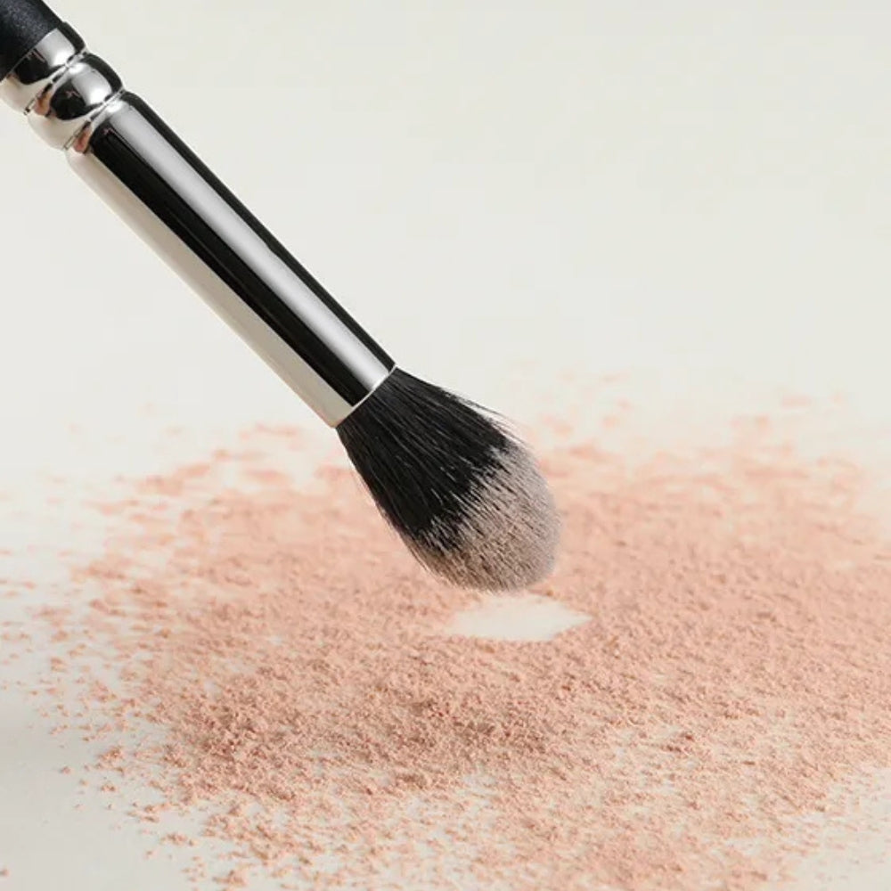 High-quality eyeshadow brush for a professional finish 4