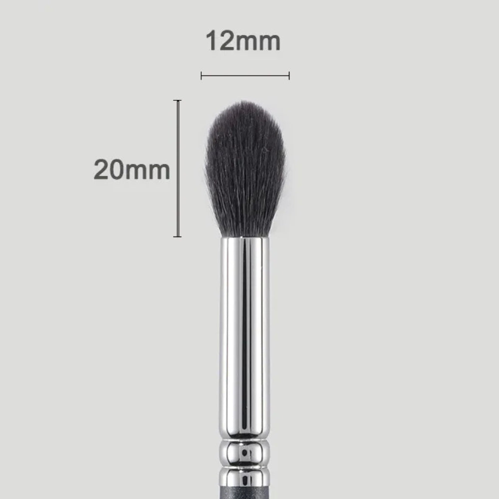 High-quality eyeshadow brush for a professional finish 5