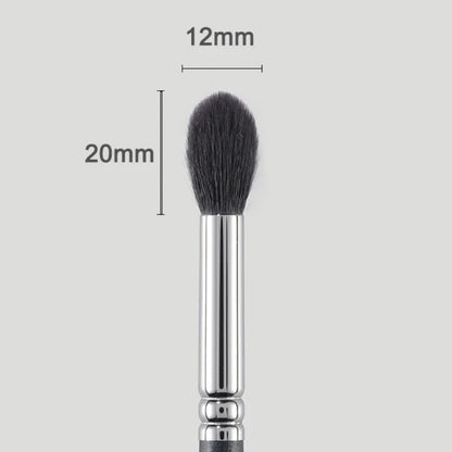 High-quality eyeshadow brush for a professional finish 5