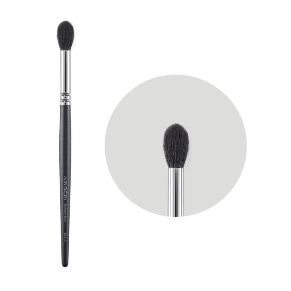 High-quality eyeshadow brush for a professional finish 1