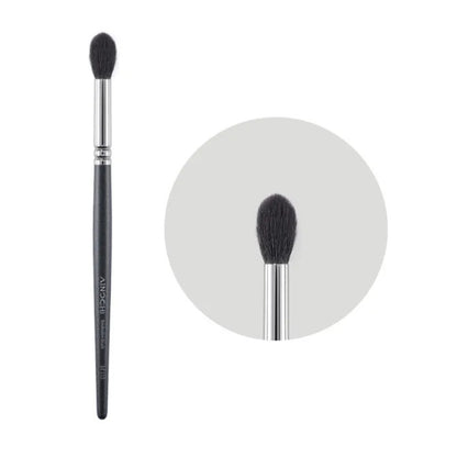 High-quality eyeshadow brush for a professional finish 1