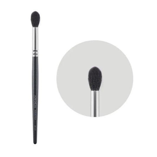 High-quality eyeshadow brush for a professional finish 1