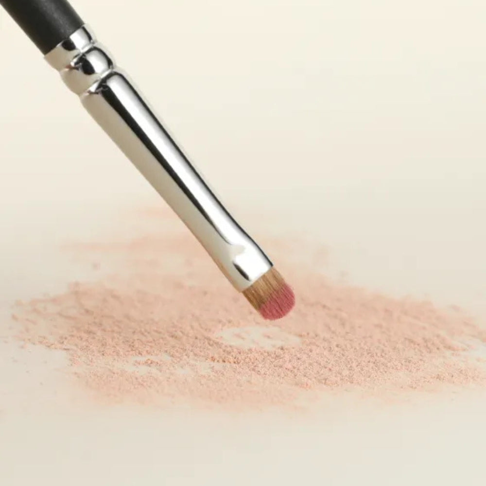 Professional eyeliner blending brush for soft definition 4