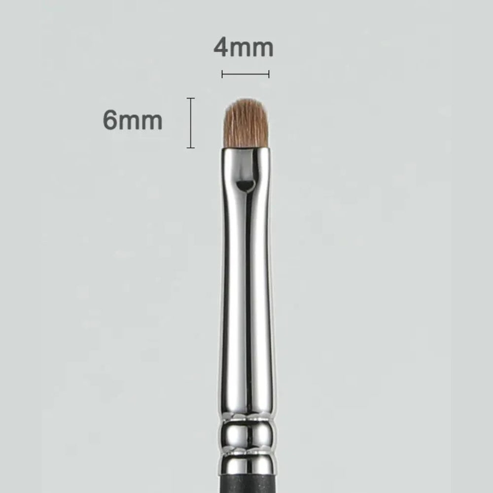 Professional eyeliner blending brush for soft definition 5