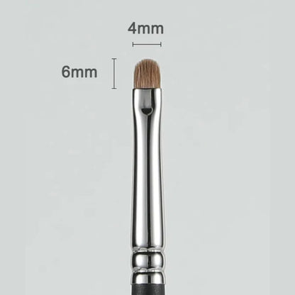 Professional eyeliner blending brush for soft definition 5