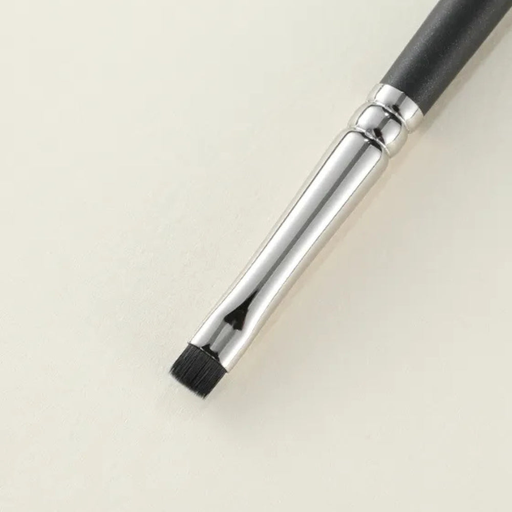 Precision flat brush for gel, cream, and powder eyeliner 3