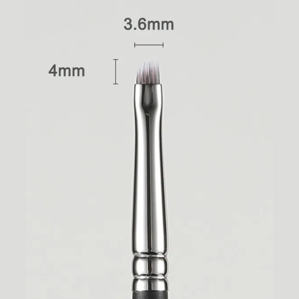 Professional eyeliner brush for controlled application 5