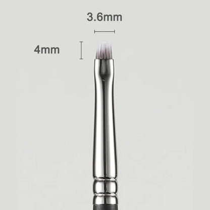 Professional eyeliner brush for controlled application 5