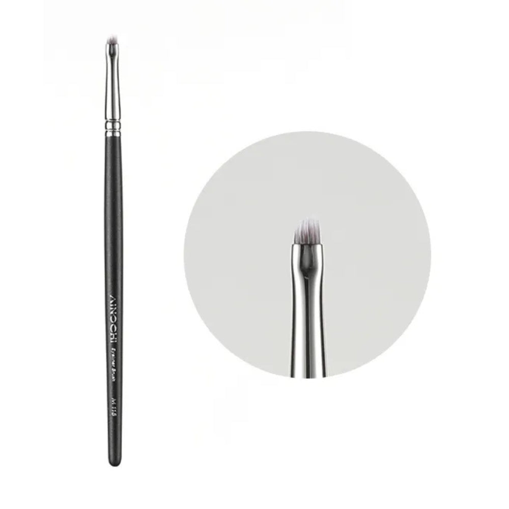 Professional eyeliner brush for controlled application 1
