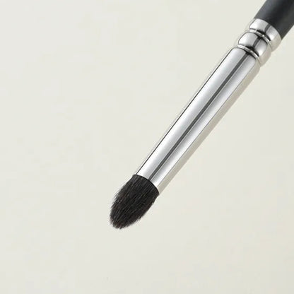 Premium goat hair bristles for seamless blending 3