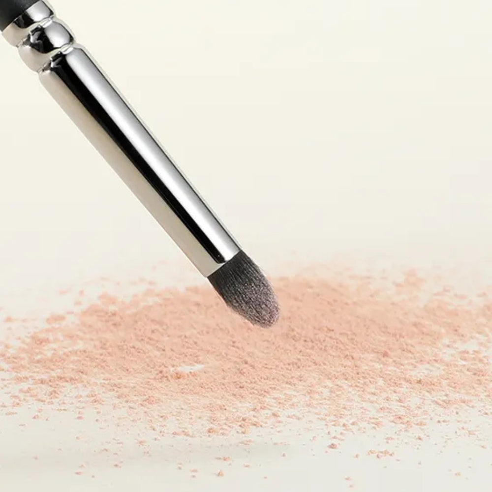 Premium goat hair bristles for seamless blending 4