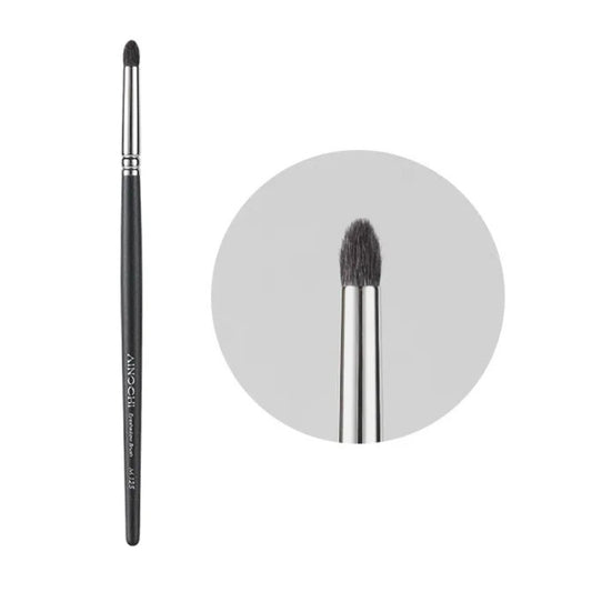 Premium goat hair bristles for seamless blending 1
