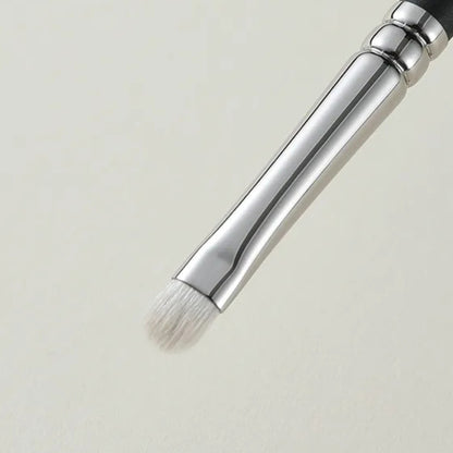 Soft goat hair bristles for seamless eyeshadow application 4