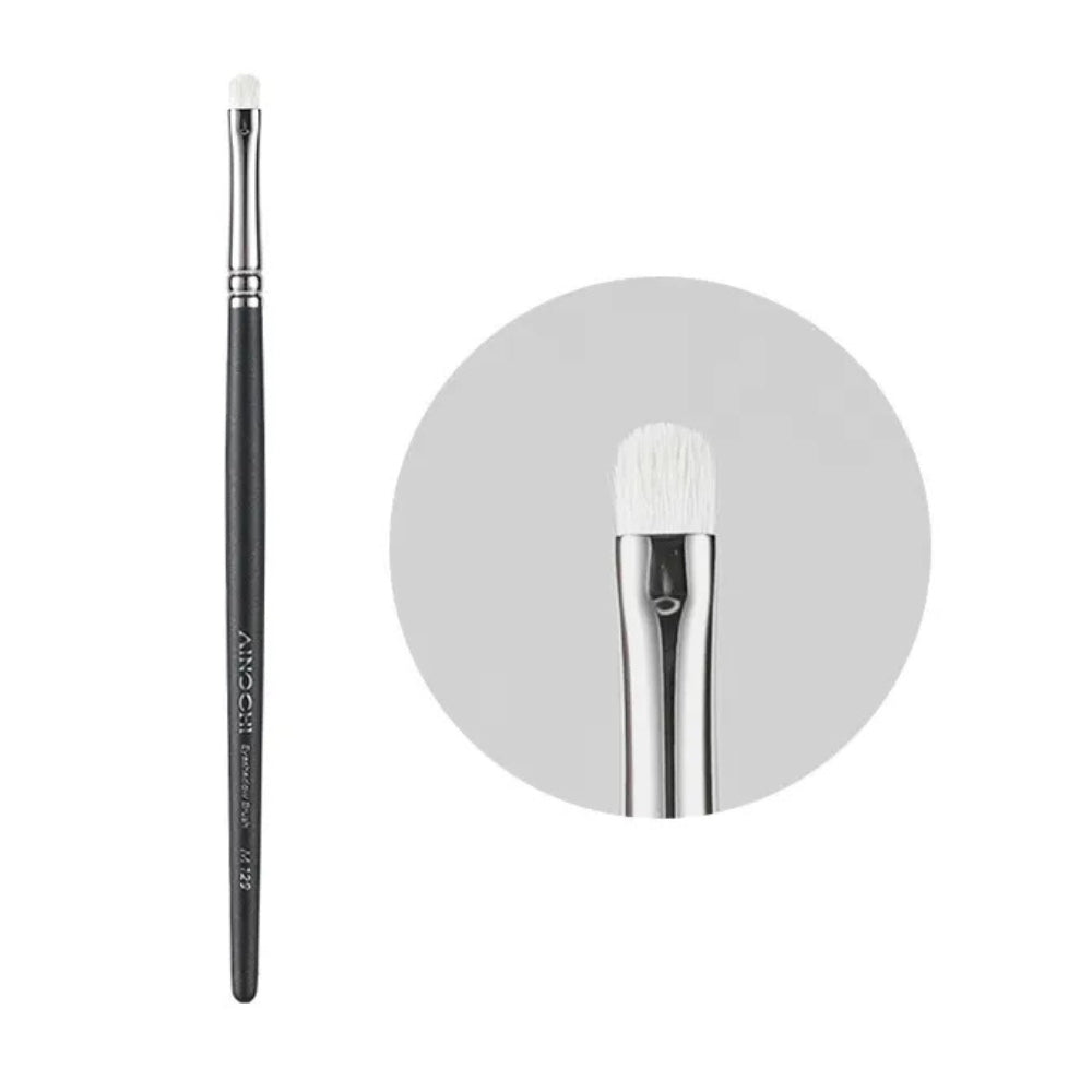 Soft goat hair bristles for seamless eyeshadow application 1