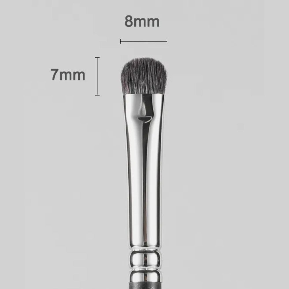 Compact and travel-friendly blending brush for eye makeup 5