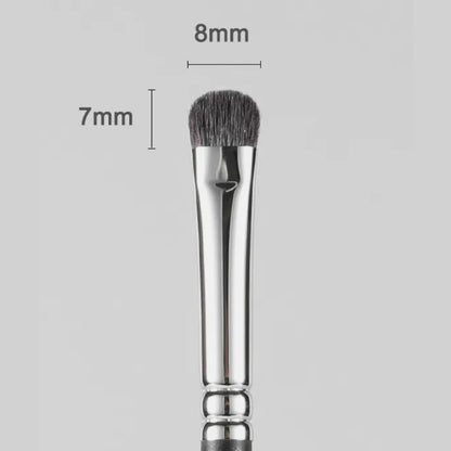 Compact and travel-friendly blending brush for eye makeup 5