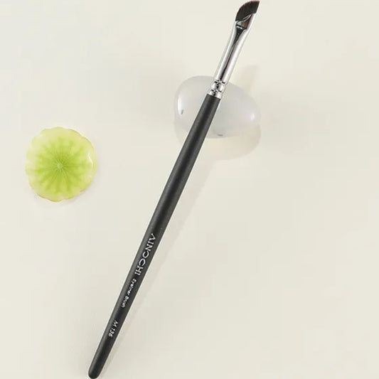 Versatile eyeliner brush for gel, liquid, cream, and powder formulas 2