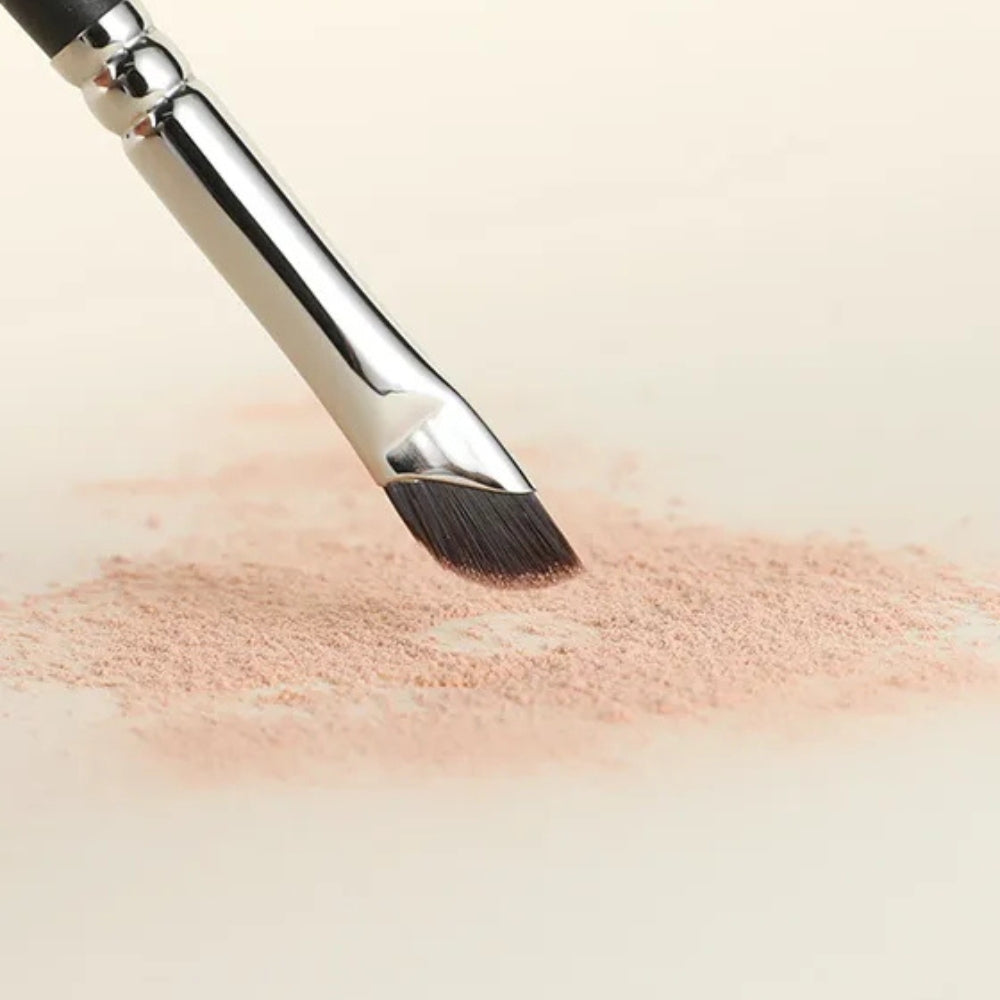 Versatile eyeliner brush for gel, liquid, cream, and powder formulas 4