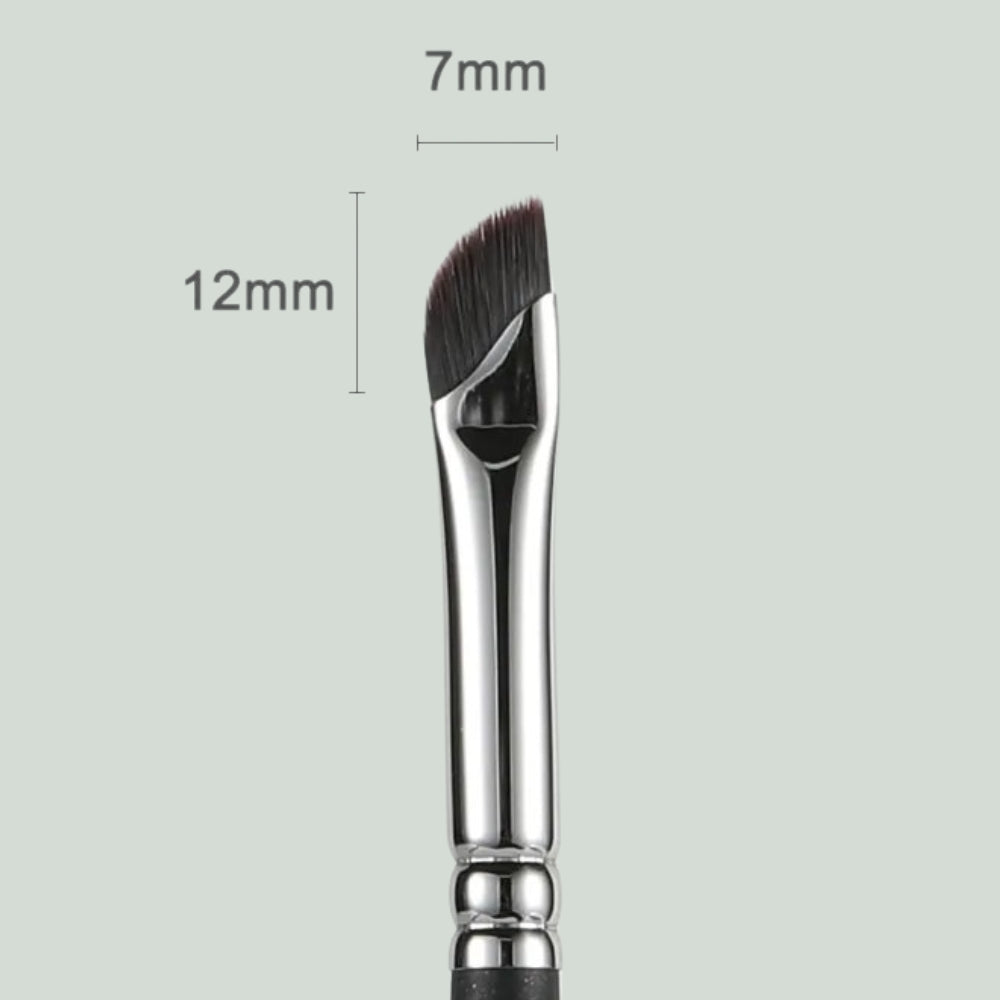 Versatile eyeliner brush for gel, liquid, cream, and powder formulas 5