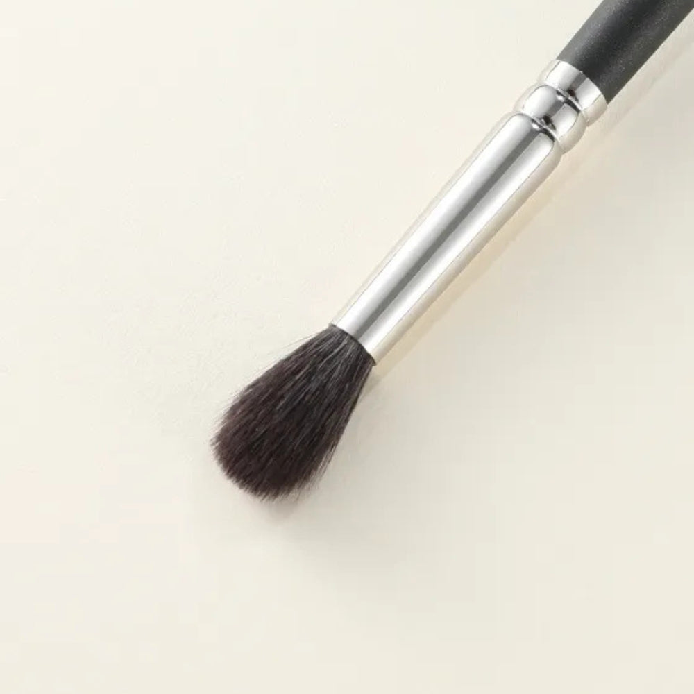High-performance goat hair bristles for soft and controlled blending 3