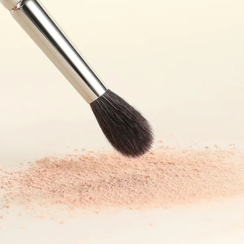 High-performance goat hair bristles for soft and controlled blending 4